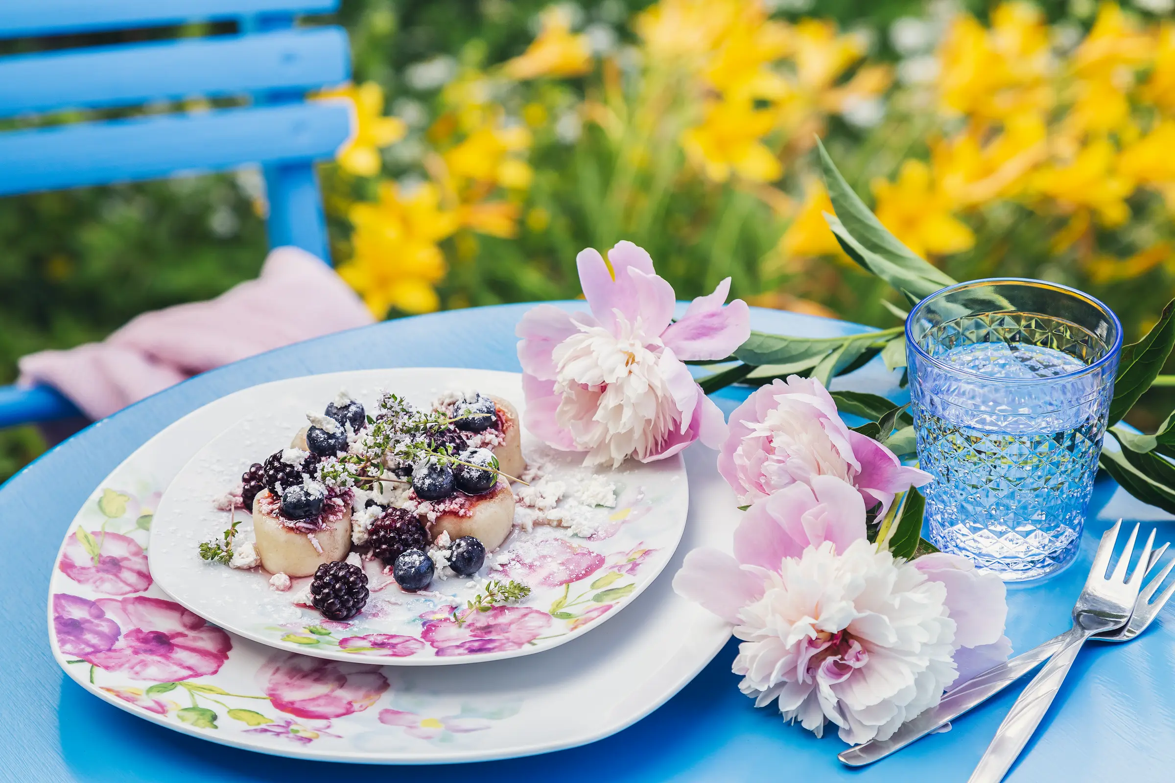 Knedlíky s ostružinami a borůvkami